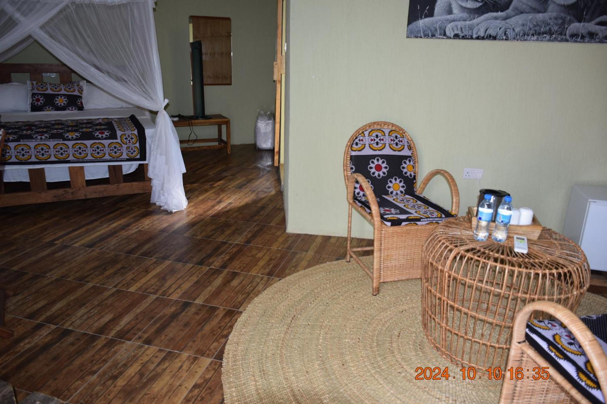 Mwi Village House Мто-ва-Мбу Экстерьер фото